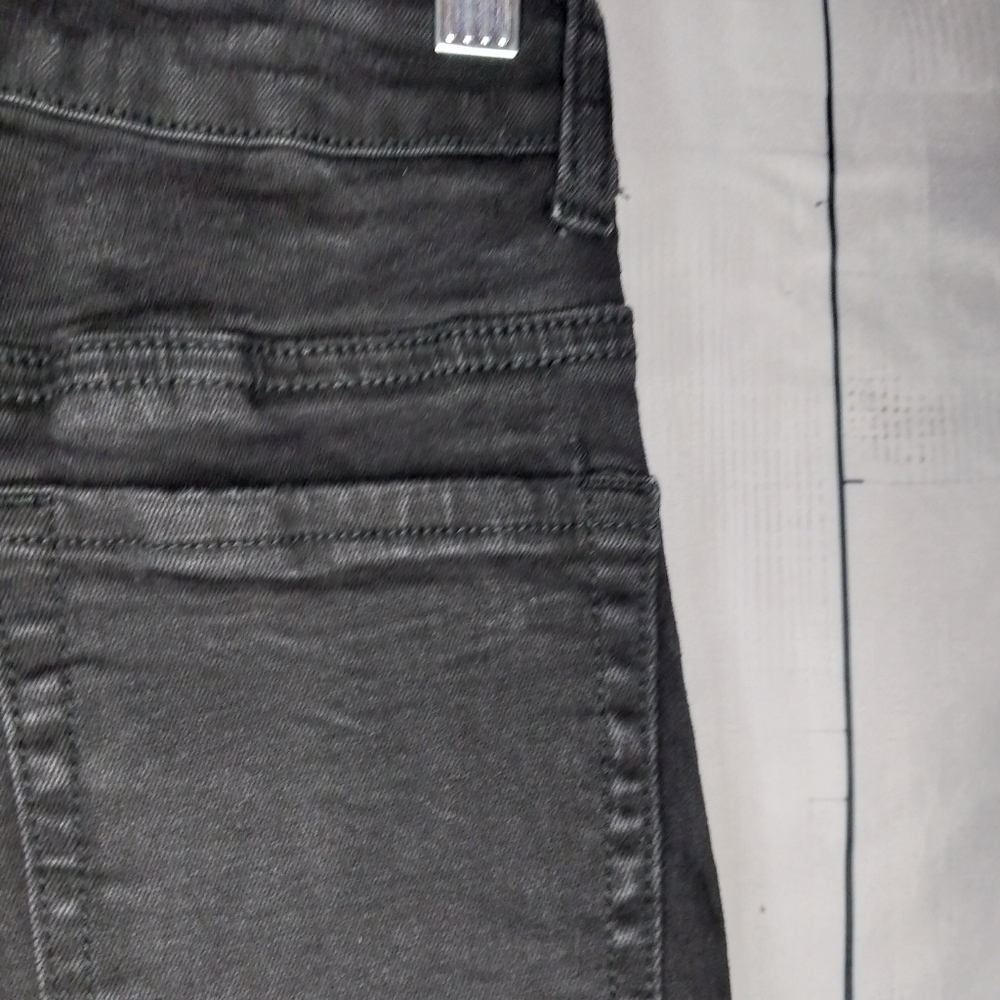 Red Fox Graphic distressed Jeans Size 1 - Picture 13 of 16